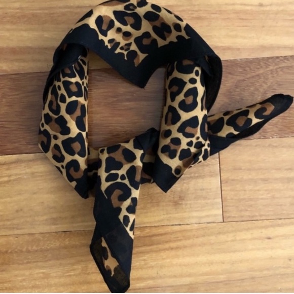 Leopard Print Bandana - Picture 2 of 5